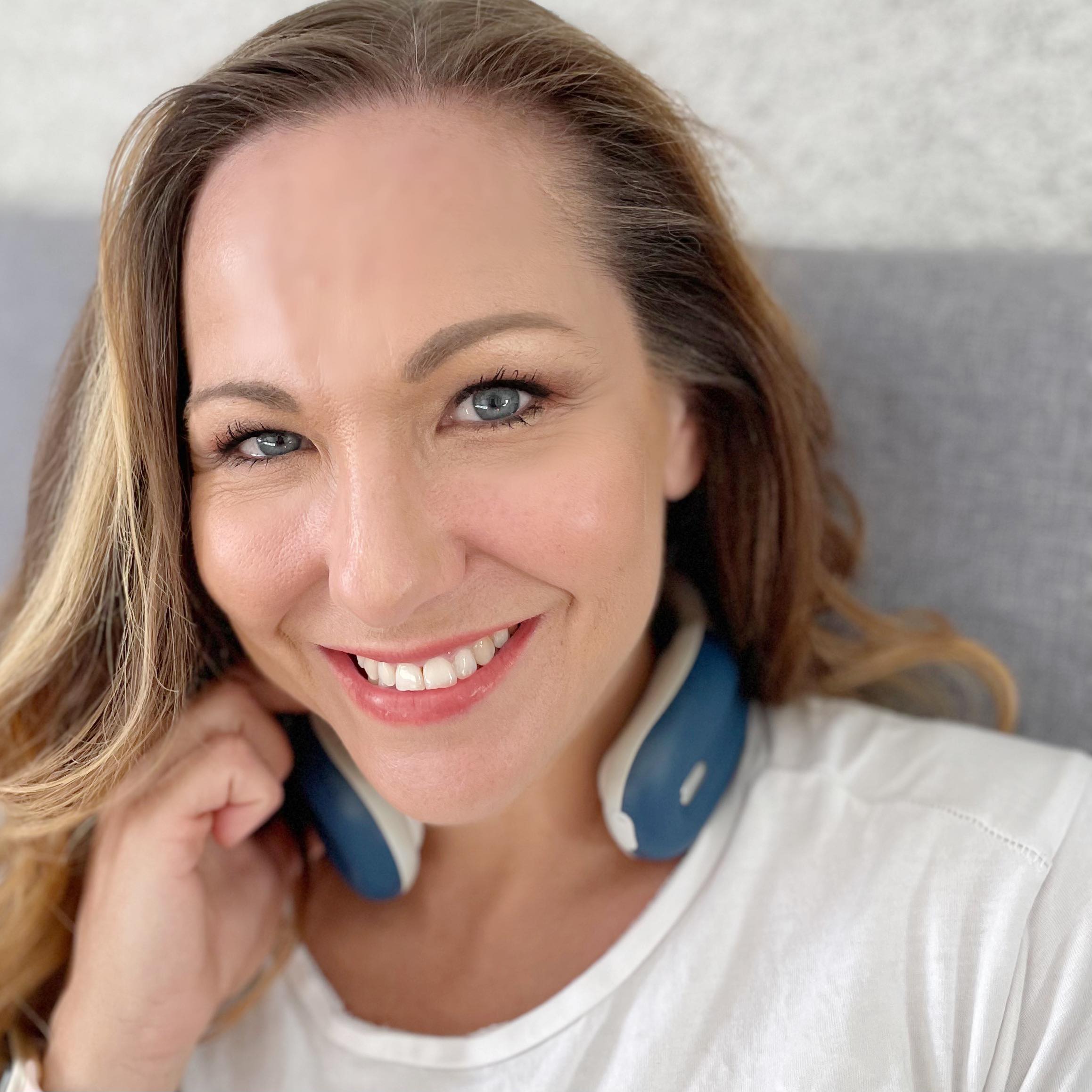 Smart electric neck and shoulder massager for pain relief