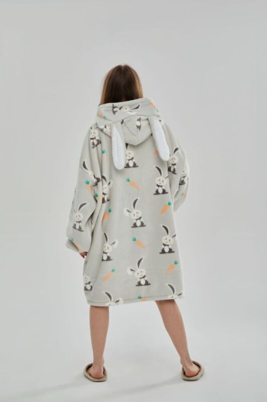 Oversized Winter Hoodie Blanket