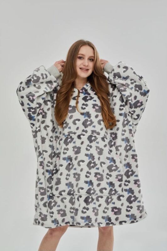 Oversized Winter Hoodie Blanket