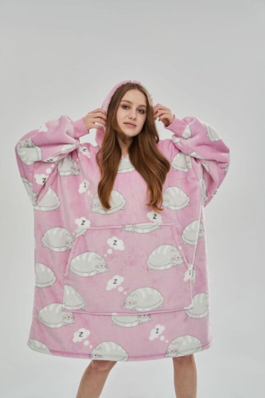 Oversized Winter Hoodie Blanket